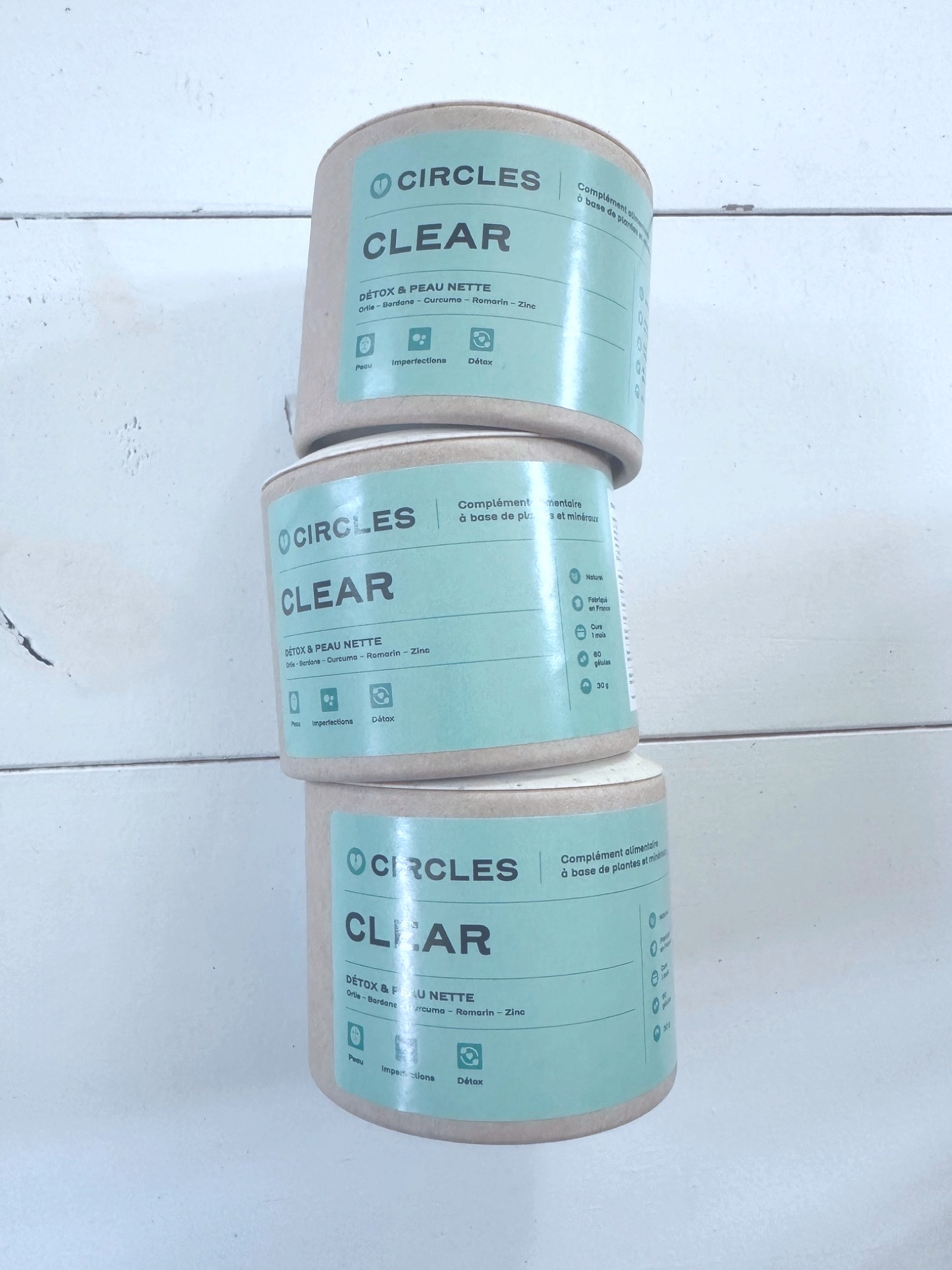 Cure Circles Clear pour une peau nette (ortie, bardane, curcuma, romarin, zinc) – trois boîtes empilées
