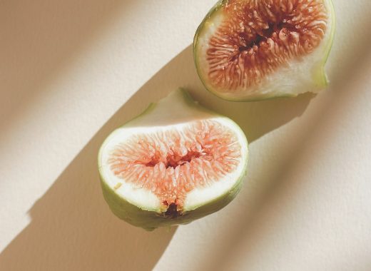 Figues fraîches de saison en septembre, riches en fibres et antioxydants