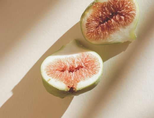 Figues fraîches de saison en septembre, riches en fibres et antioxydants