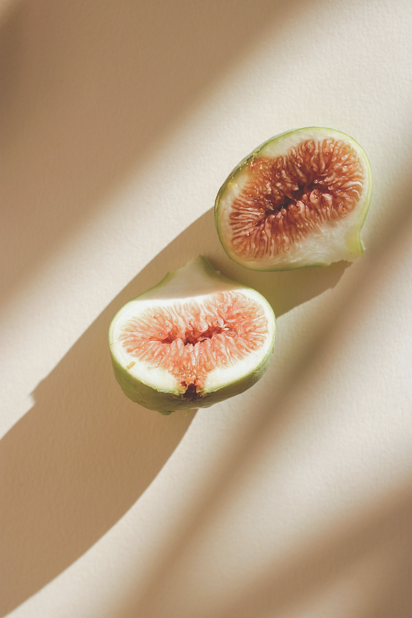 Figues fraîches de saison en septembre, riches en fibres et antioxydants